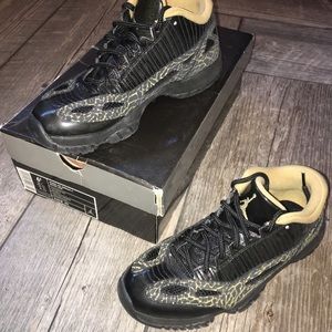 Nike Women’s Air Jordan 11 Retro Low 6.5 black